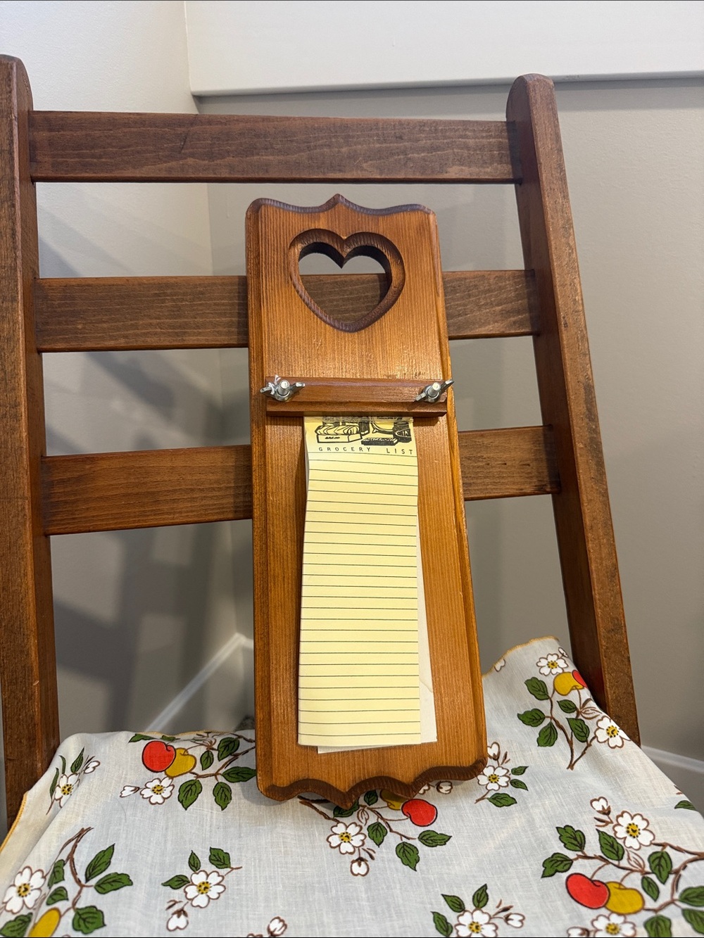 Vintage Wooden Grocery List Holder Heart Cutout Wall Hanging Memo Pad